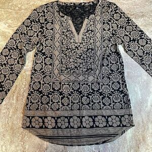 Lucky brand women’s blouse. Size S. Color black/tan.